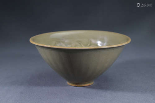 A Yaozhou Kiln Carved Bird Pattern Porcelain Bowl