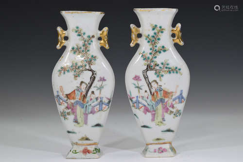 A Pair of Drawing Character Procelain Wall Decoration Vase