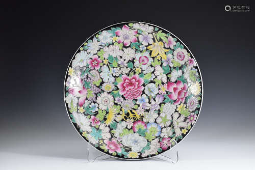 A Famille Rose Black Base Flower Pattern Porcelain Plate