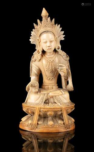 *A CARVED IVORY FIGURE OF A SEATED TARA China, Qing Dynasty,...