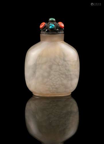 *A LARGE AGATE SNUFF BOTTLE China, Qing Dynasty, 19th centur...