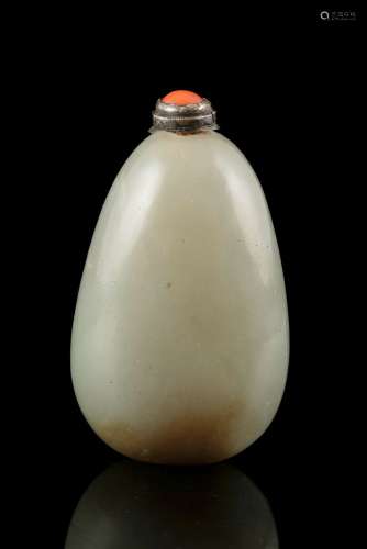 *A WHITE JADE PEBBLE SNUFF BOTTLE China, Qing Dynasty, 19th ...