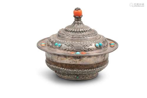 *A SILVER-MOUNTED BURL WOOD OFFERING BOWL AND LID Tibet, 19t...