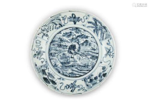 A LARGE 'SWATOW' BLUE AND WHITE PORCELAIN SHALLOW DISH China...