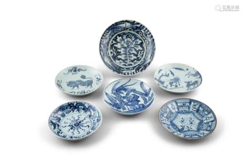 A GROUP OF SIX (6) BLUE AND WHITE PORCELAINS China, Ming to ...