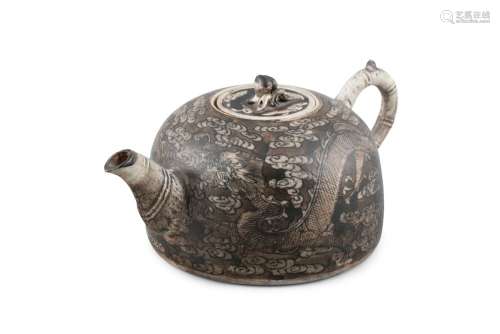 A STONEWARE 'DRAGON' TEAPOT AND LID China H : 7,5 cm - l : 1...