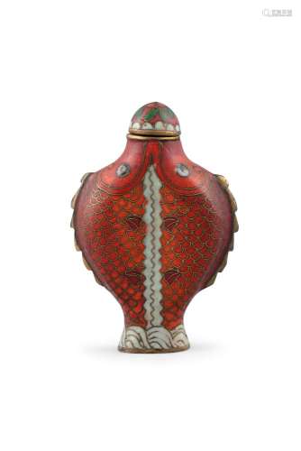 A CLOISONNE 'DOUBLE FISH' SNUFF BOTTLE China, Qing Dynasty, ...