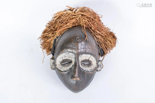 Arte africana A zoomorphic mask, ChokweAngola / D.R.