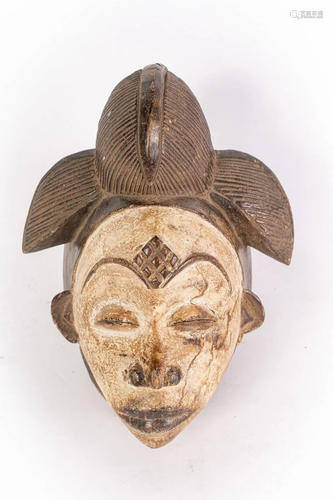 Arte africana A Punu â€œwhite maskâ€ okuyGabon .