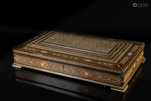 Arte Islamica A large mother of pearl inlaid Quran