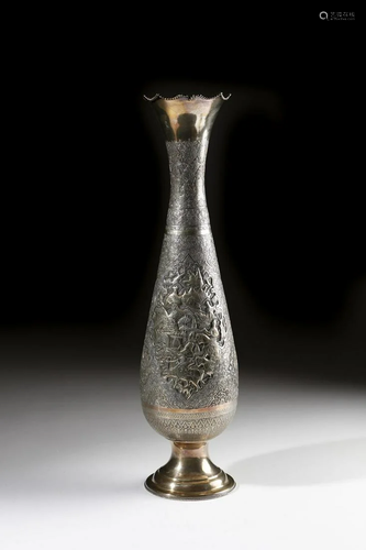 Arte Islamica A large silver coated vase lavishly