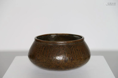 Arte Islamica A brass Fars bowl decorated with thuluth