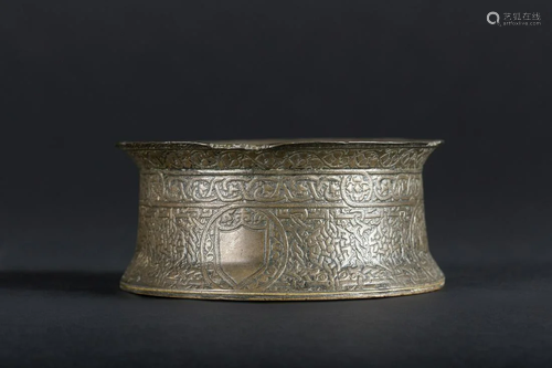 Arte Islamica A veneto Saracenic brass base or small