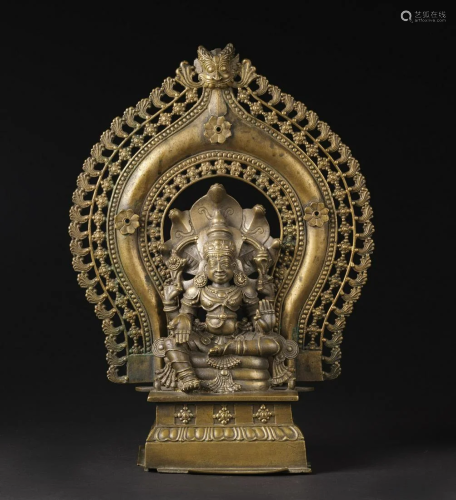 Arte Indiana A large Vishnu bronze altar Southern