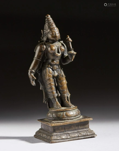 Arte Indiana A bronze standing figure of Lakshmi