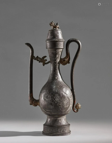 Arte Cinese A bronze ewer China, Ming dynasty .