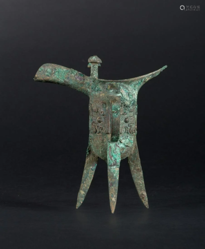 Arte Cinese A bronze tripod ritual wine vessel Jue