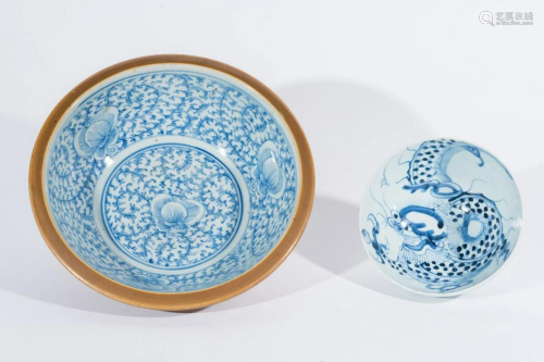 Arte Cinese Two blue and white porcelain bowls painted