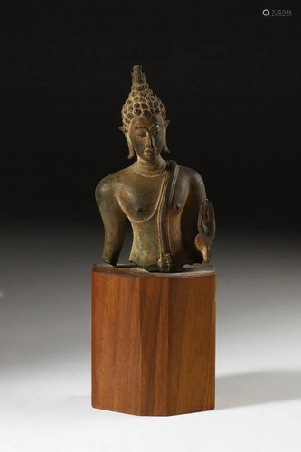 Arte Sud-Est Asiatico A bronze walking Buddha torso