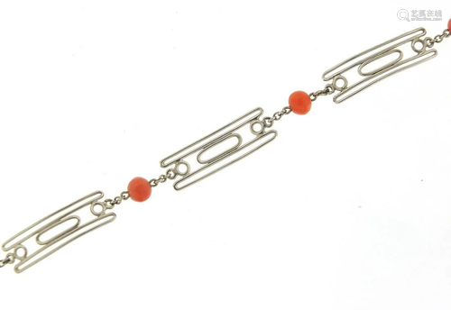 9ct white gold and coral bracelet, 16cm in length, 2.5g