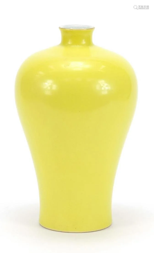 Chinese porcelain Meiping vase having a yellow