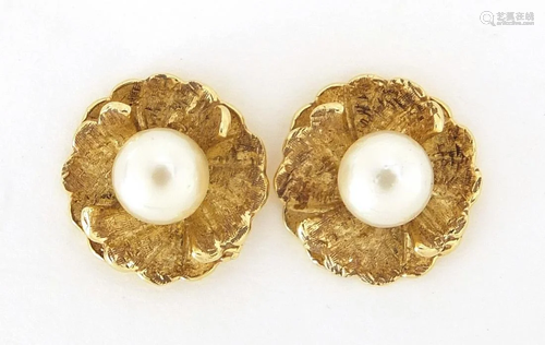 Pair of 9ct gold pearl stud earrings, 1.4cm in