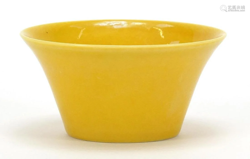 Chinese porcelain bowl having a yellow monochrome