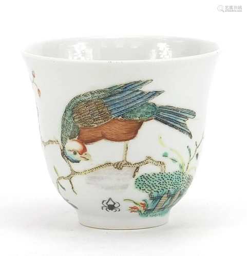 Good Chinese porcelain tea cup, finely hand painted in