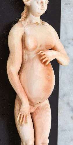 Mannequin anatomique d'une femme enceinte en ivoir…