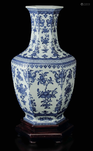 A porcelain vase, China, Qing Dynasty