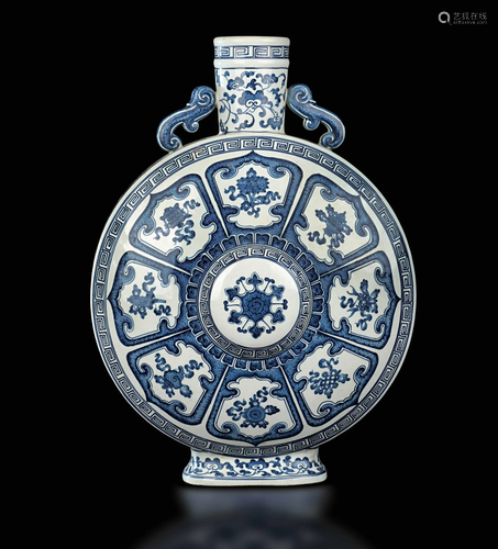 A porcelain flask, China, Republic, 1900s