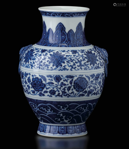 A porcelain vase, China, Qing Dynasty