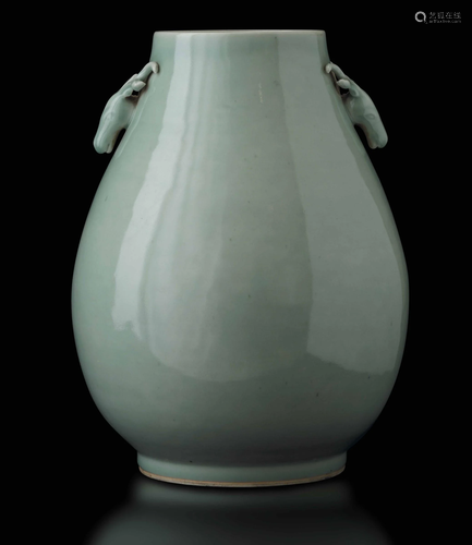 A porcelain Hu vase, China, Qing Dynasty