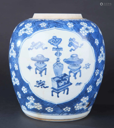 A porcelain potiche, China, Qing Dynasty