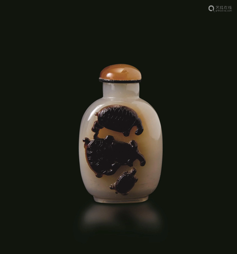 An agate snuff bottle, China, Qing Dynasty, 1800s