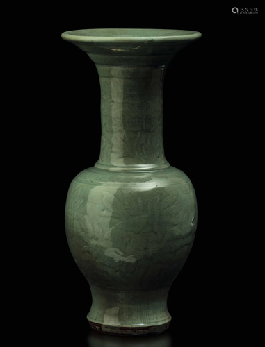 A porcelain vase, China, Ming Dynasty