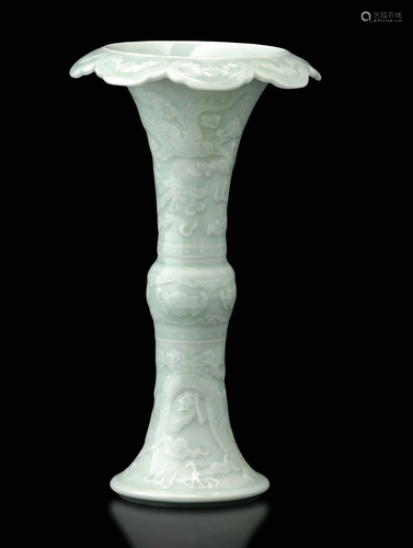 A porcelain vase, China, Qing Dynasty