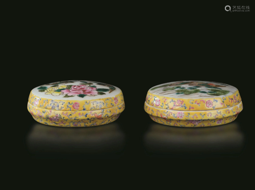 Two round porcelain boxes, China, Republic