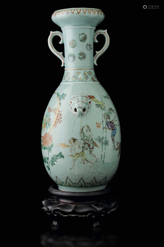 A porcelain vase, China, Qing Dynasty