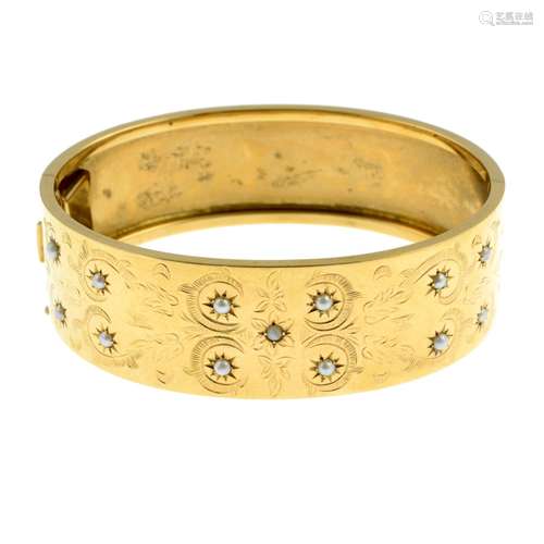 An early 20th century gold split pearl bangle.Inner diameter...