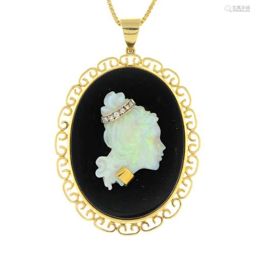 An 18ct gold carved opal,