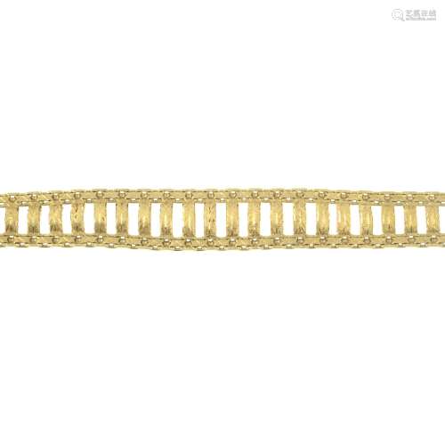 An 18ct gold textured bracelet.AF.Stamped 750.