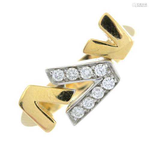 A brilliant-cut diamond bi-colour ring,