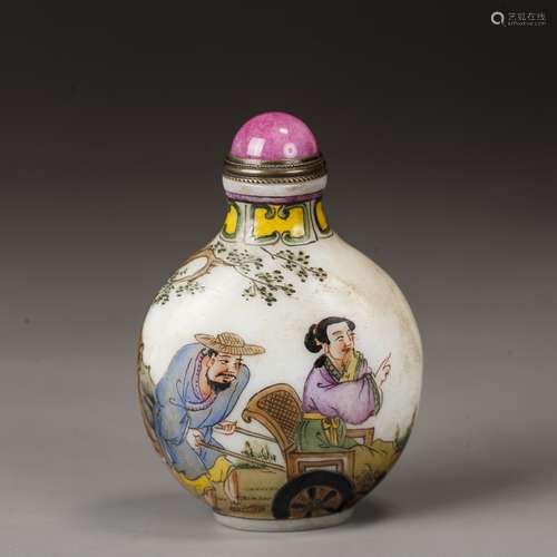 Qing Dynasty painted figures snuff bottle