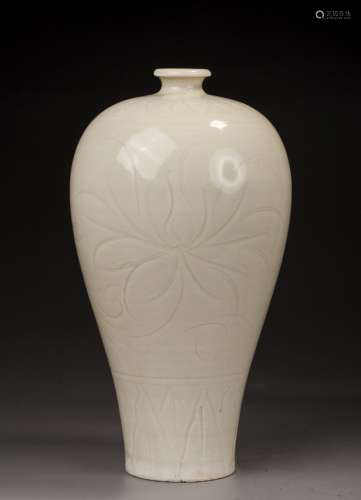 Ding ware Plum vase with peony pattern, Song dynasty