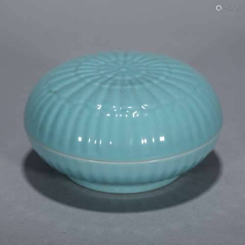 Qianlong Blue Glazed Lid Box, Qing Dynasty
