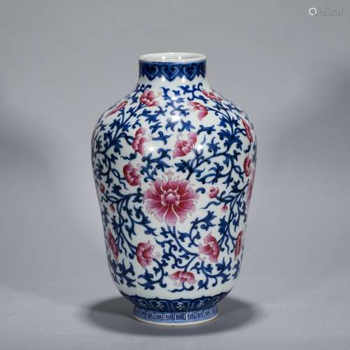 Blue and white glaze plum vase with red flowers, Qianlong pe...