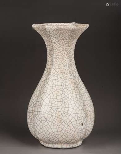 Ge ware Begonia Bottle, song dynasty, china