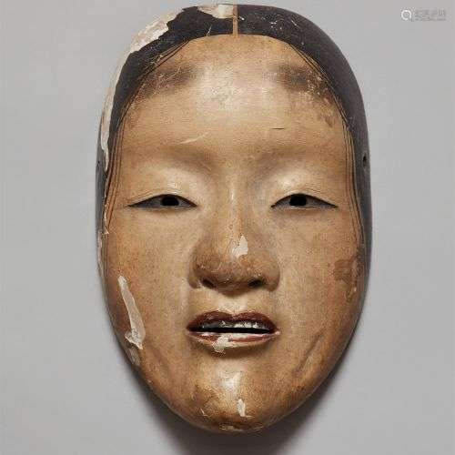 Pas de masque d'une jeune femme. Bois, peinture polychrome. ...