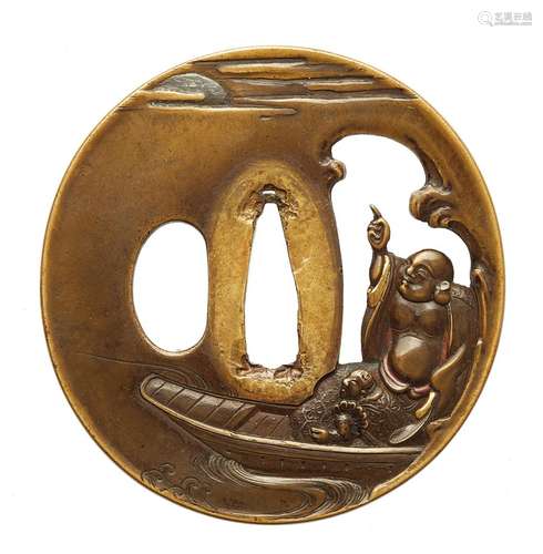 Tsuba. Sentoku. Période Edo, 19e siècle. Ovale. Hotei debout...